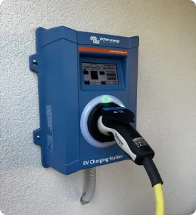 Nabíjecí stanice Svolbox u rodinného domu